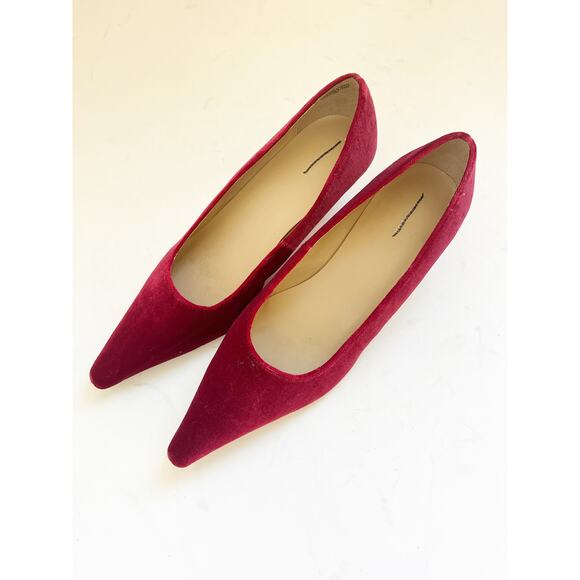 NWOB Ann Taylor Red Velvet Pointed toe Kitten Heel Pumps 10 - Picture 3 of 6